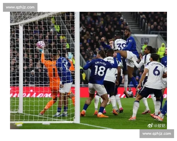 半场：范德芬双响破僵 热刺 2-0 埃弗顿，奥布赖恩进球遭吹